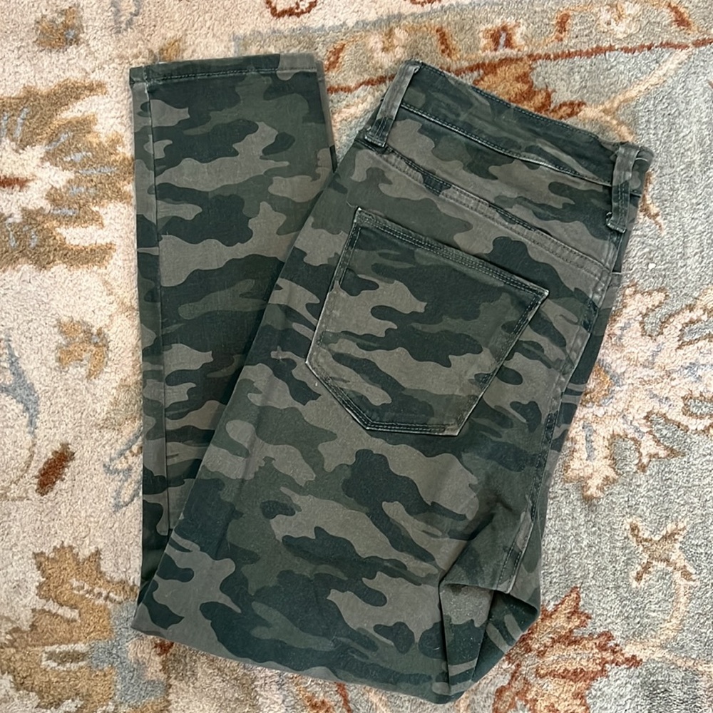 Universal Thread jeans - Picture 2 of 4